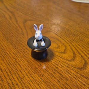 Vintage Hagen-Renaker miniature "Magic Bunny" figurine. 